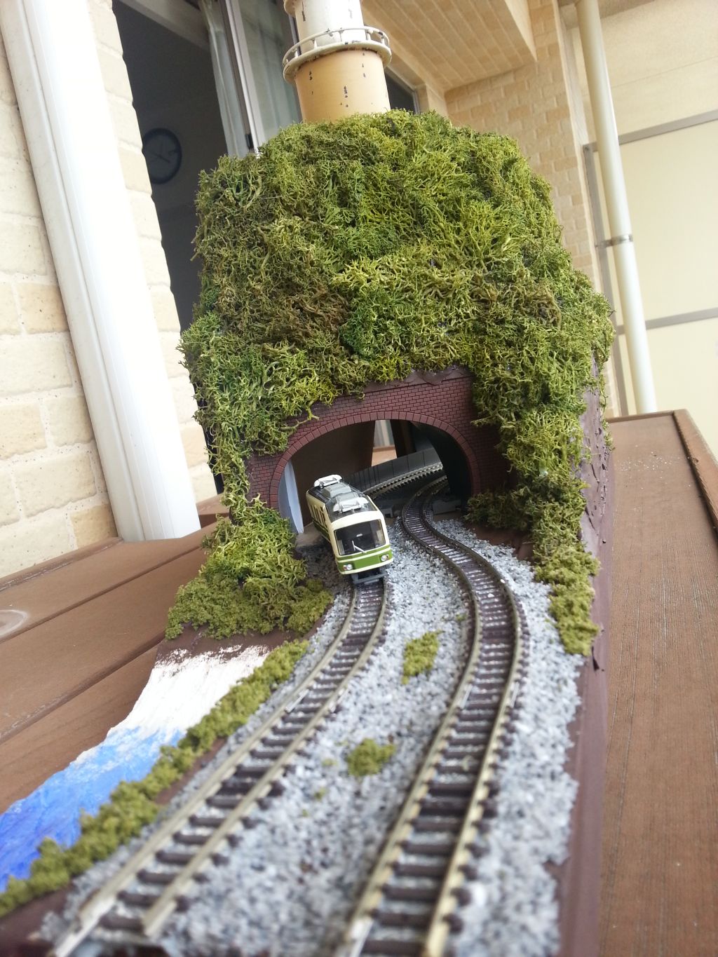 Ｎゲージジオラマ 山のある風景の作成が完成!!: 鉄道模型ブログ てつ 