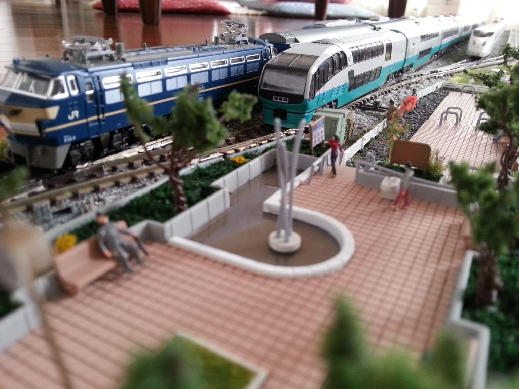 Nゲージ ジオラマ 4線車両基地&近郊駅2線 ライト付き - 鉄道模型