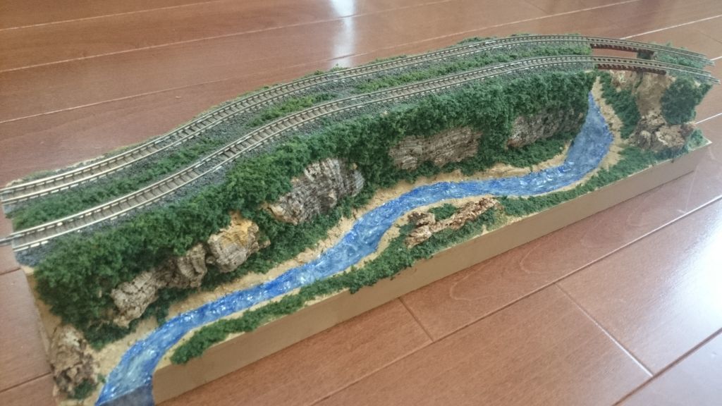 ｎゲージジオラマ渓谷のある風景を作成してみました 鉄道模型ブログ てつもの部屋