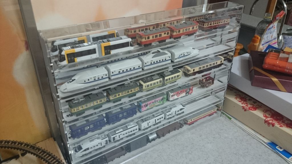 アクリル板で作成した鉄道模型用のディスプレイケース: 鉄道模型ブログ